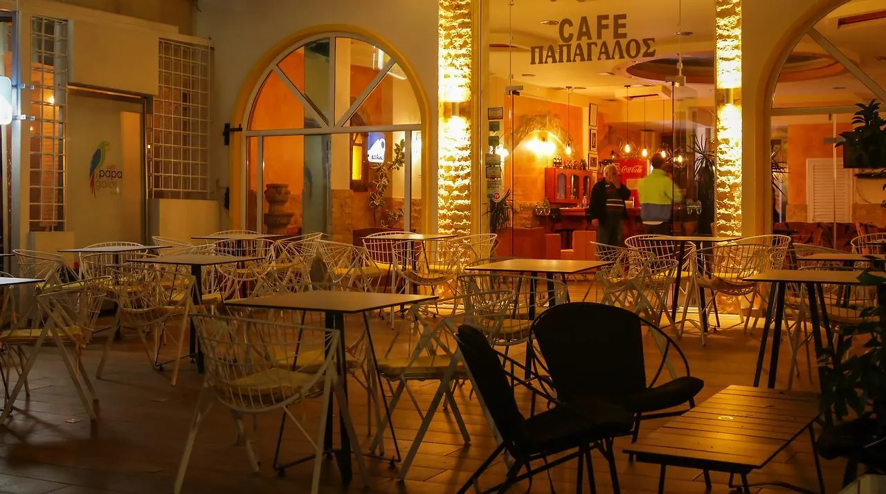 Hotel Papagalos Néos Marmarás 2*,